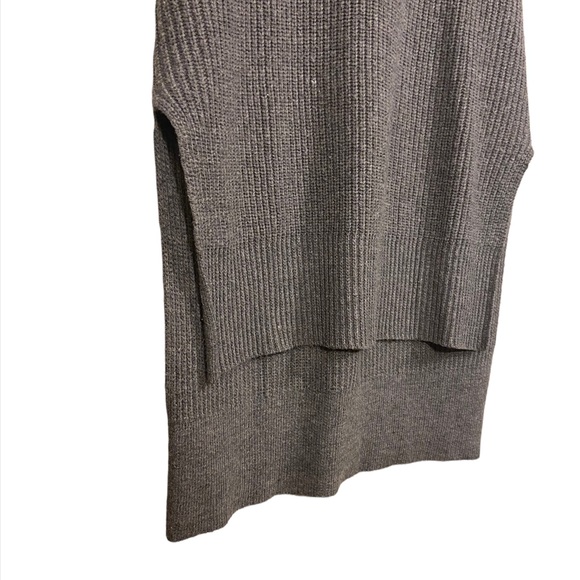 FOREVER 21 KNITTED SLEEVELESS GREY/GRAY TURTLE NECK SWEATER, ASYMMETRIC, SIZE M - Picture 7 of 8